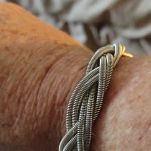 Bracelet braided with magnetic clasp